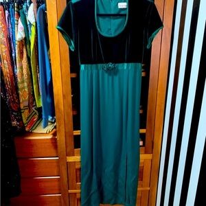 1980s Hunter Green Vintage Velvet Long Maxi Dress Med/Large Woman’s 8-14